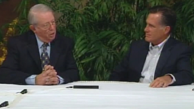 Romney hosts Hispanic roundtable discussion in Arizona