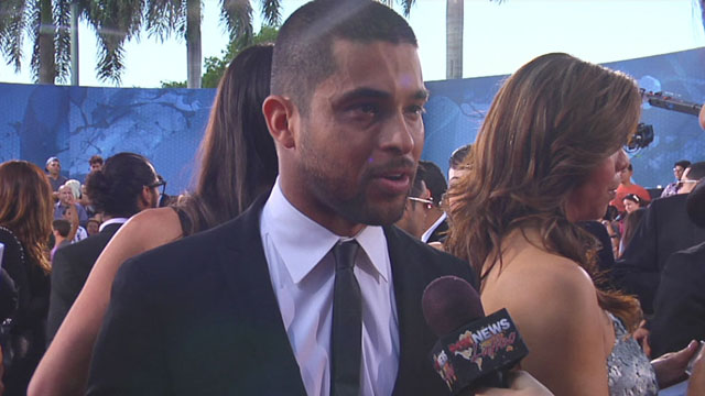 Baliho Latin: Selebriti berpolitik di karpet merah