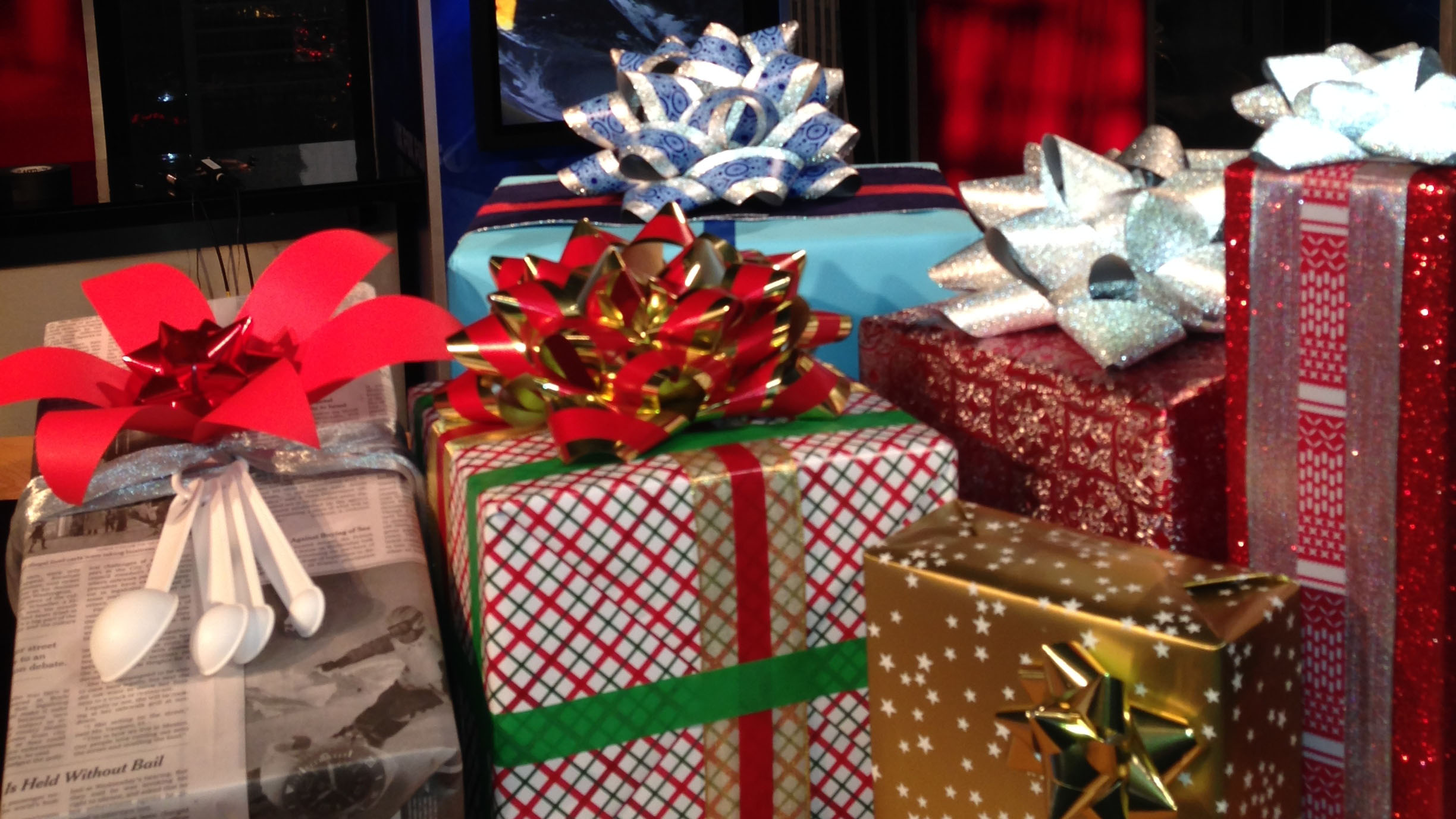 Best Holiday Gift-Wrapping Tips