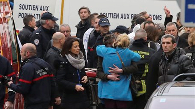 Three gunmen on the loose after terror attack in Paris 