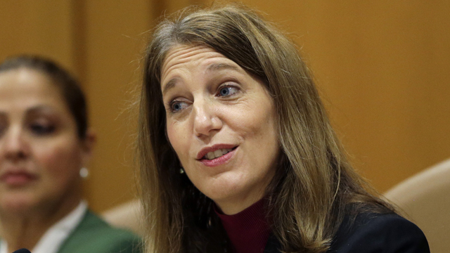 Sec'y Burwell sends ObamaCare warning to courts, Congress