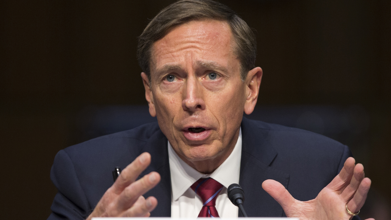 Petraeus apologizes for giving classified info to mistress