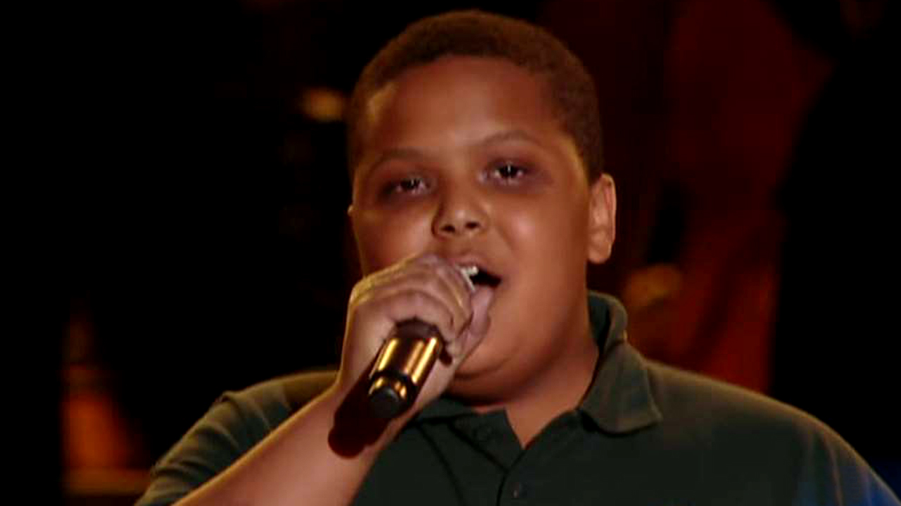 Teen's A capella performance wows pope crowd in Philadelphia