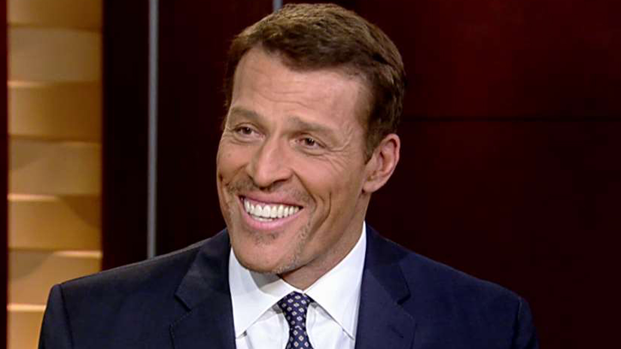 Tony Robbins gives his take on crop of 2016 candidates