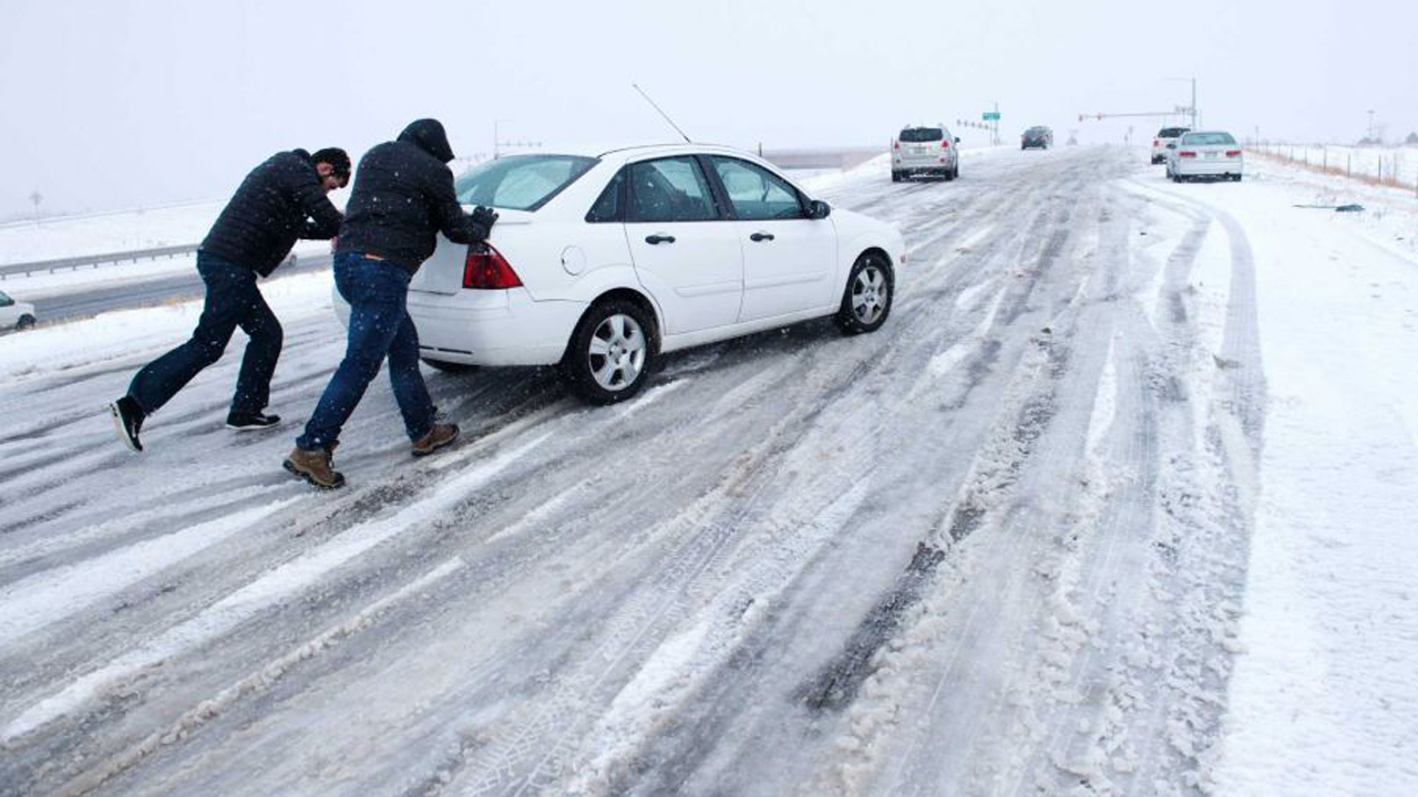 Severe winter storm tears through Midwest