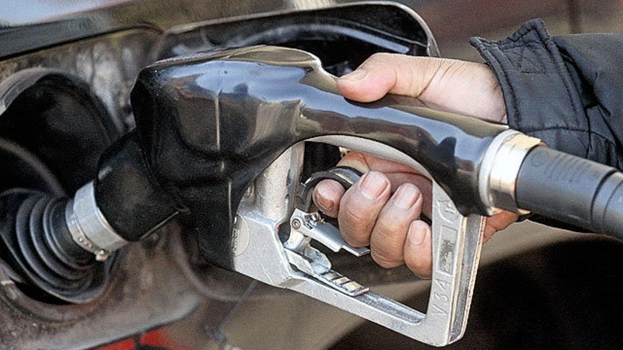 Gas prices hold steady at lowest rate in years