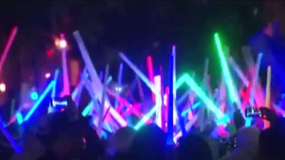 Star Wars fans attempt to break record for lightsaber battle