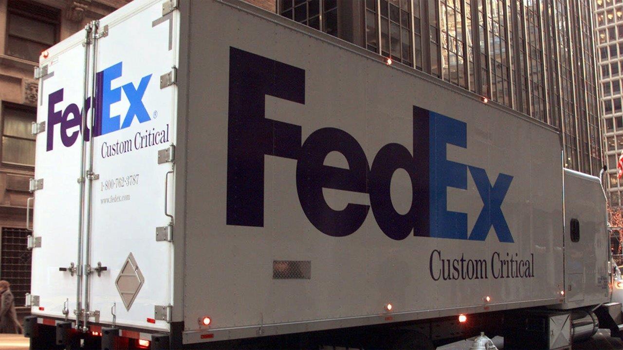 FedEx: Employees volunteer to make deliveries on Christmas