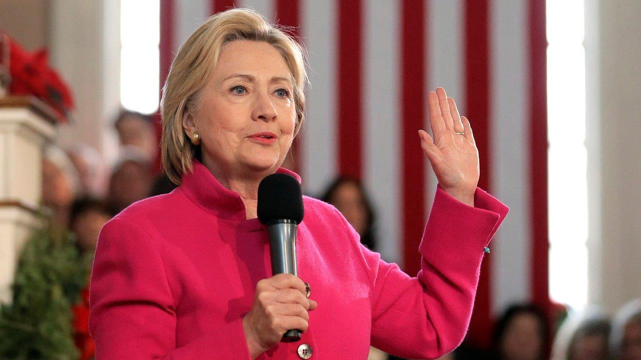 Departemen Luar Negeri merilis lebih dari 3.000 email Clinton pada Malam Tahun Baru