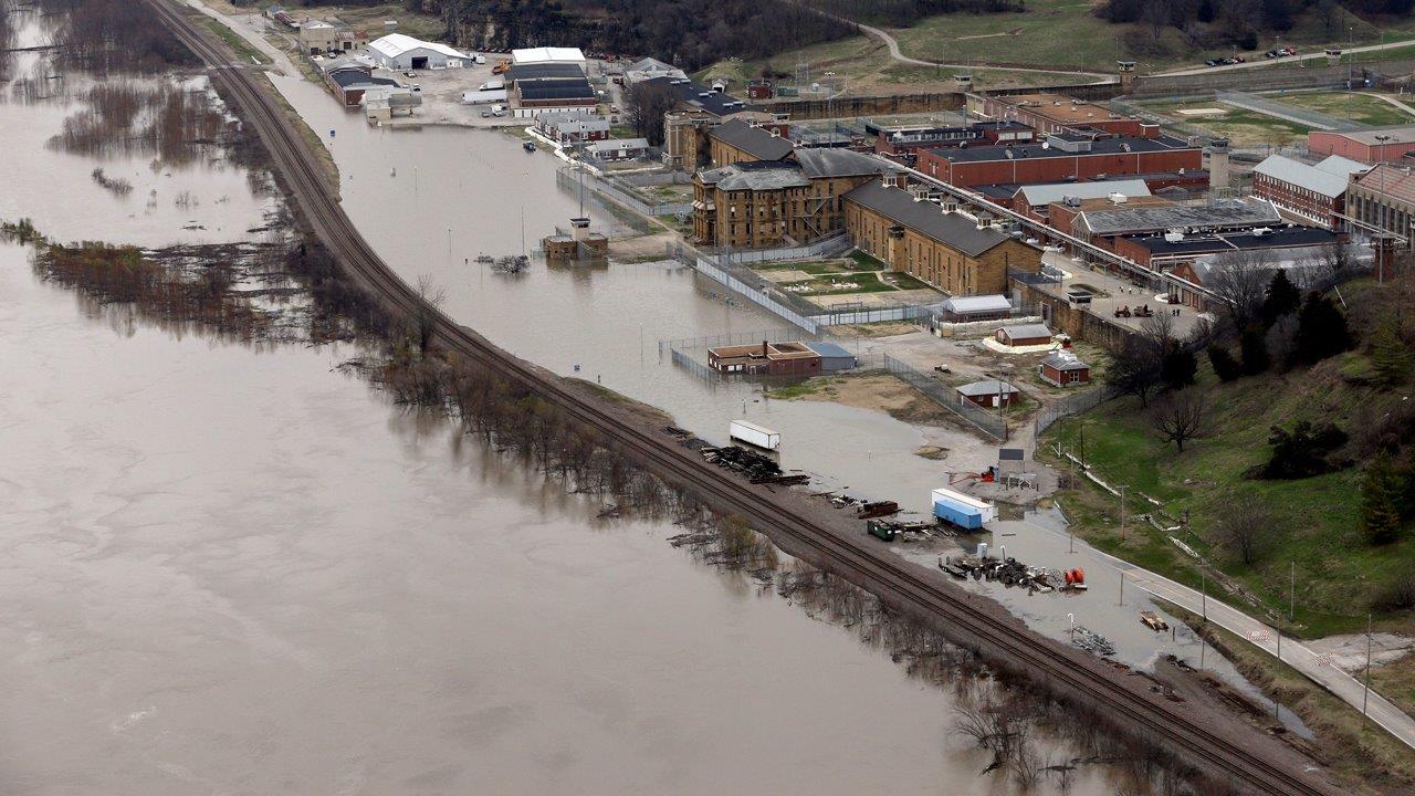 Emergency teams: Up to 5 Mississippi River levee breaches
