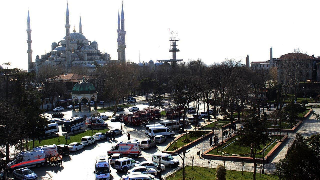 10 dead, 15 injured in explosion in Istanbul