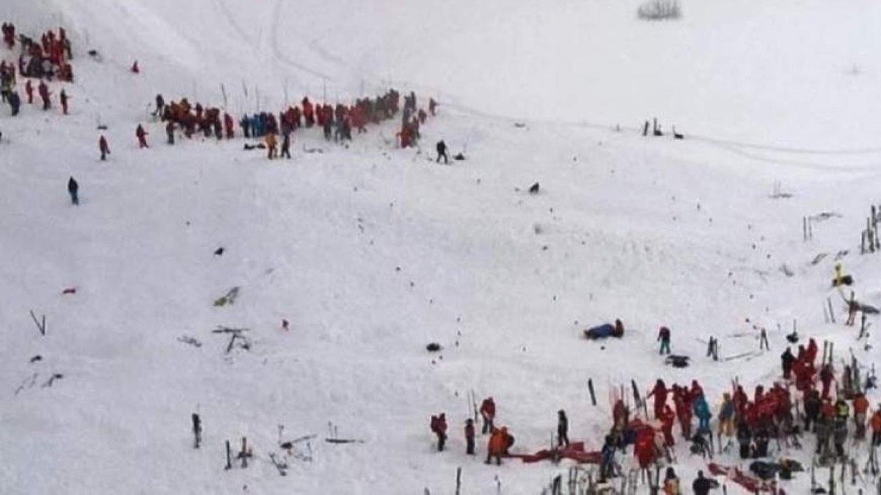 Crews search for survivors after deadly Alps avalanche
