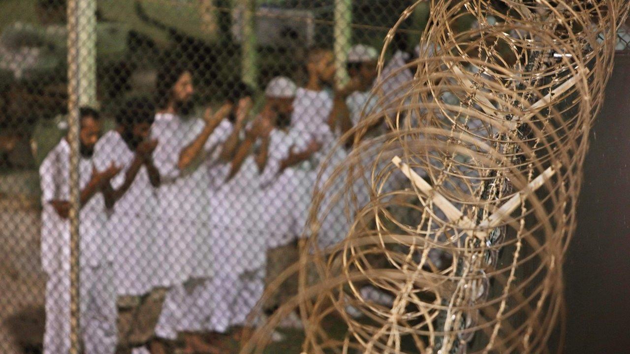 10 tahanan Yaman dikirim dari Gitmo ke Oman dalam pemindahan yang ‘mengganggu’