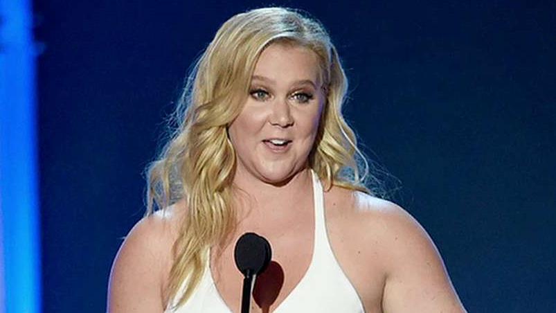 Amy Schumer calls out teen film critic for sexist tweet