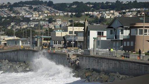 El Nino storms threaten cliff-top homes near San Francisco 