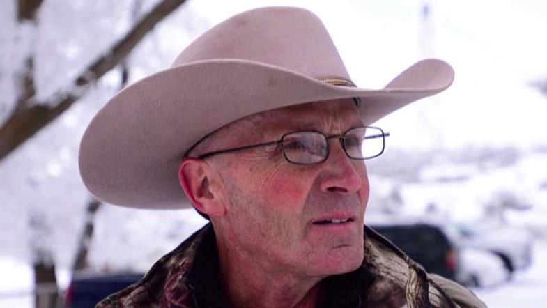 One dead after police arrest protesters in Oregon standoff
