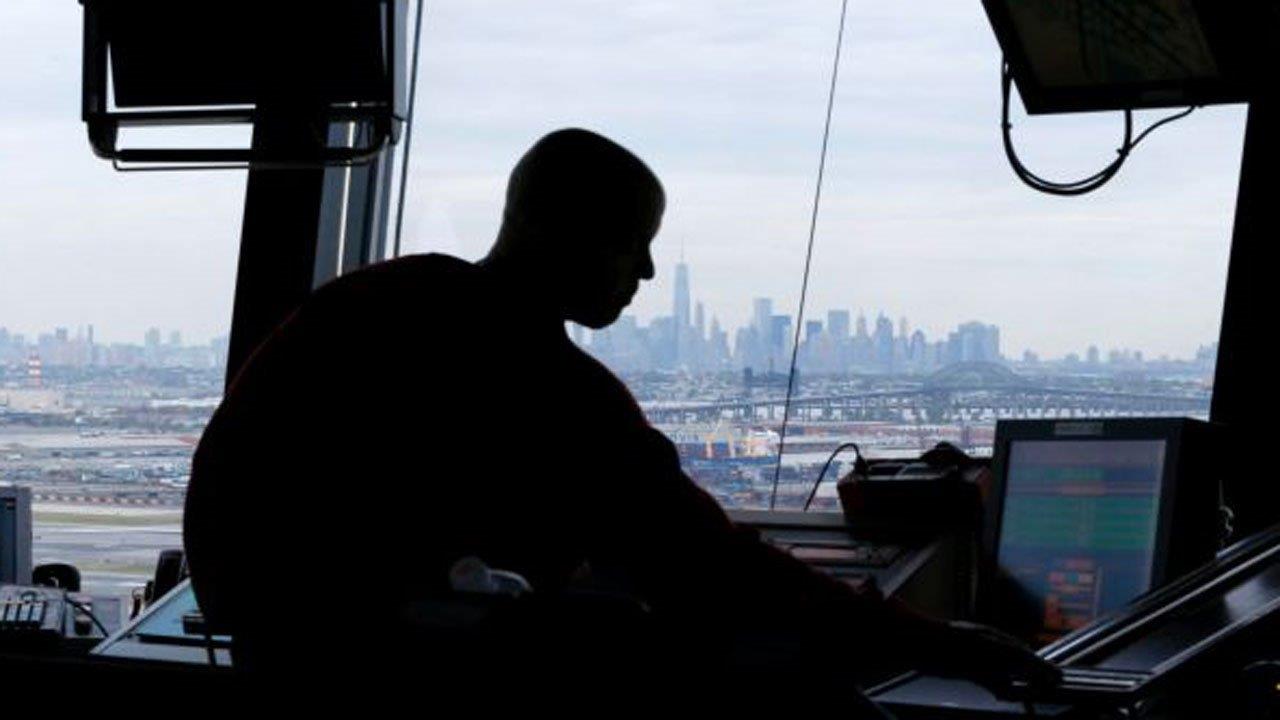 Report: Airports lack trained air traffic controllers