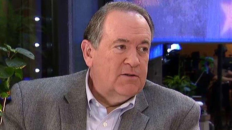 Huckabee: Adele knows I'm the 'real threat' in Iowa