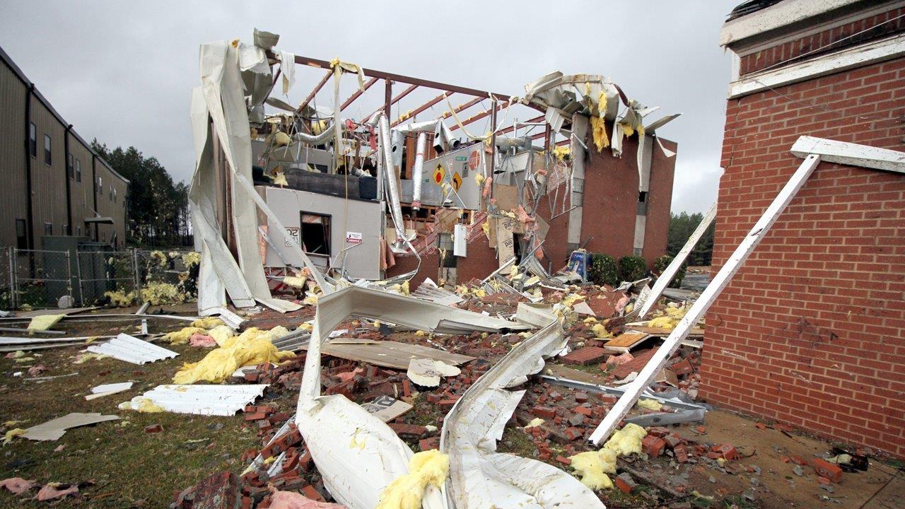 Puluhan rumah hancur setelah tornado melanda Alabama, Mississippi