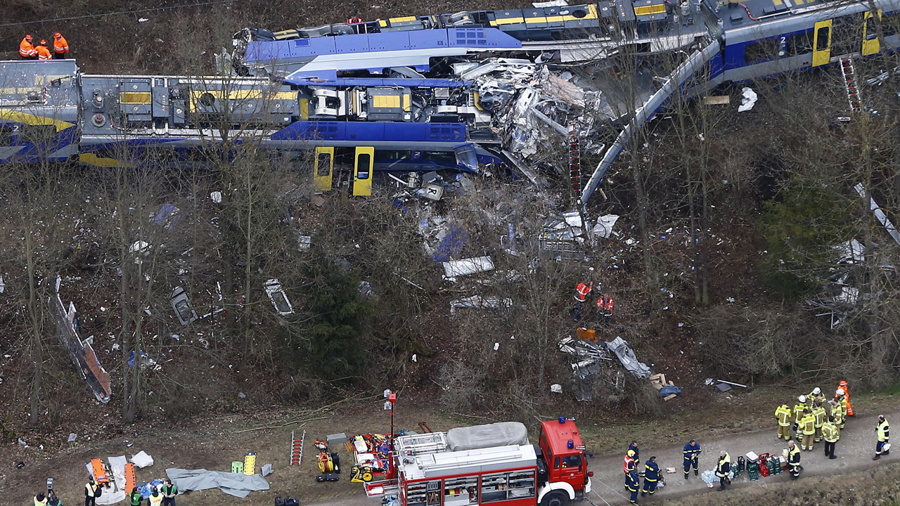 Investigation under way in deadly train crash in Germany 