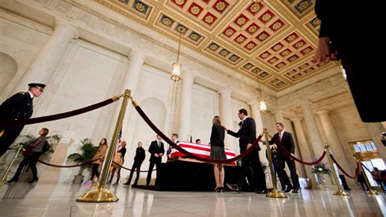 Mourners pay respects to Justice Antonin Scalia