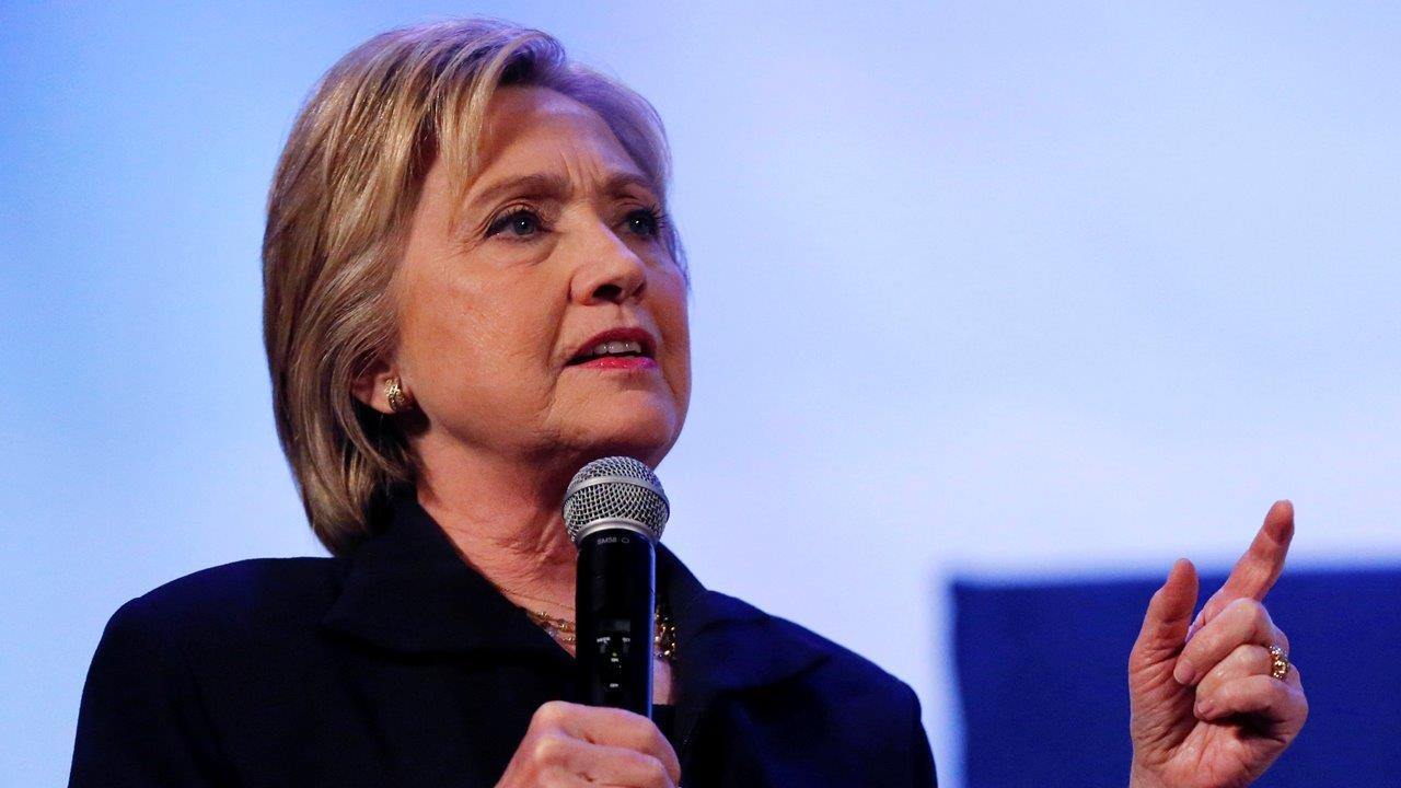 Clinton faces growing calls to release speech transcripts