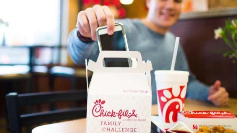 Chick-fil-A rewards families that ditch their devices