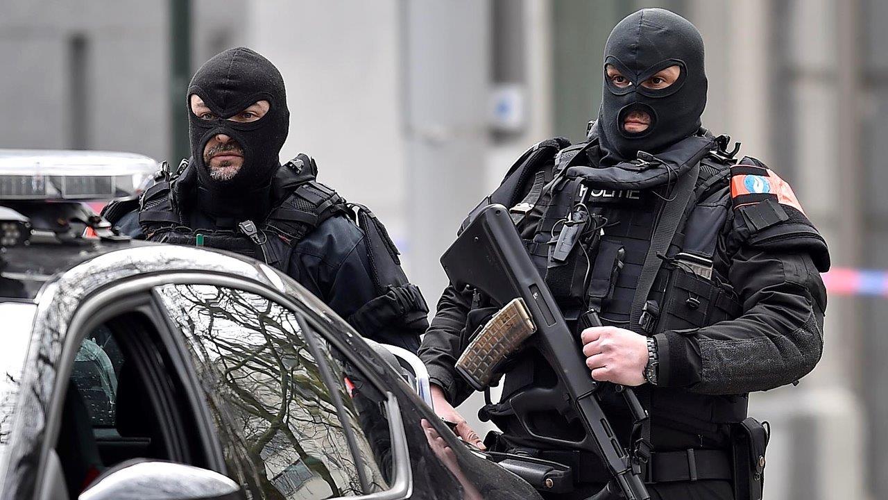 Brussels on lockdown after explosions at transportation hubs