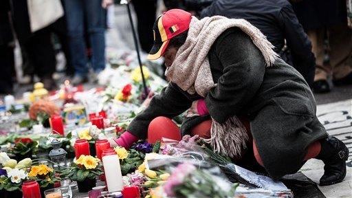 Thousands gather for memorial in Brussels 