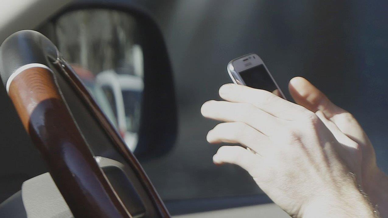 'Textalyzers' may help cops penalize distracted drivers