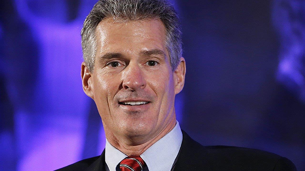 Scott Brown on Fiorina sebagai VP: Saya pikir itu tidak membantu sama sekali