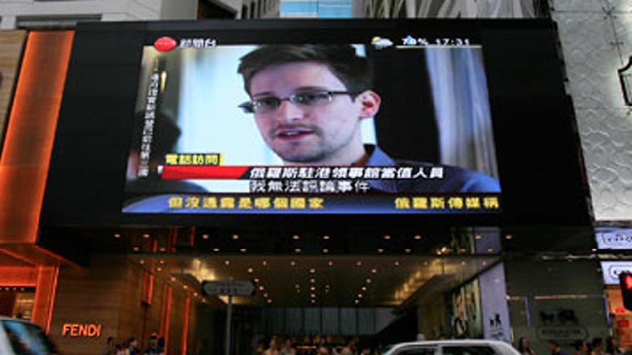 'Snowden' movie reignites debate over gov't surveillance