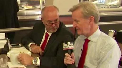 Steve Doocy talks to Indiana diners about primary