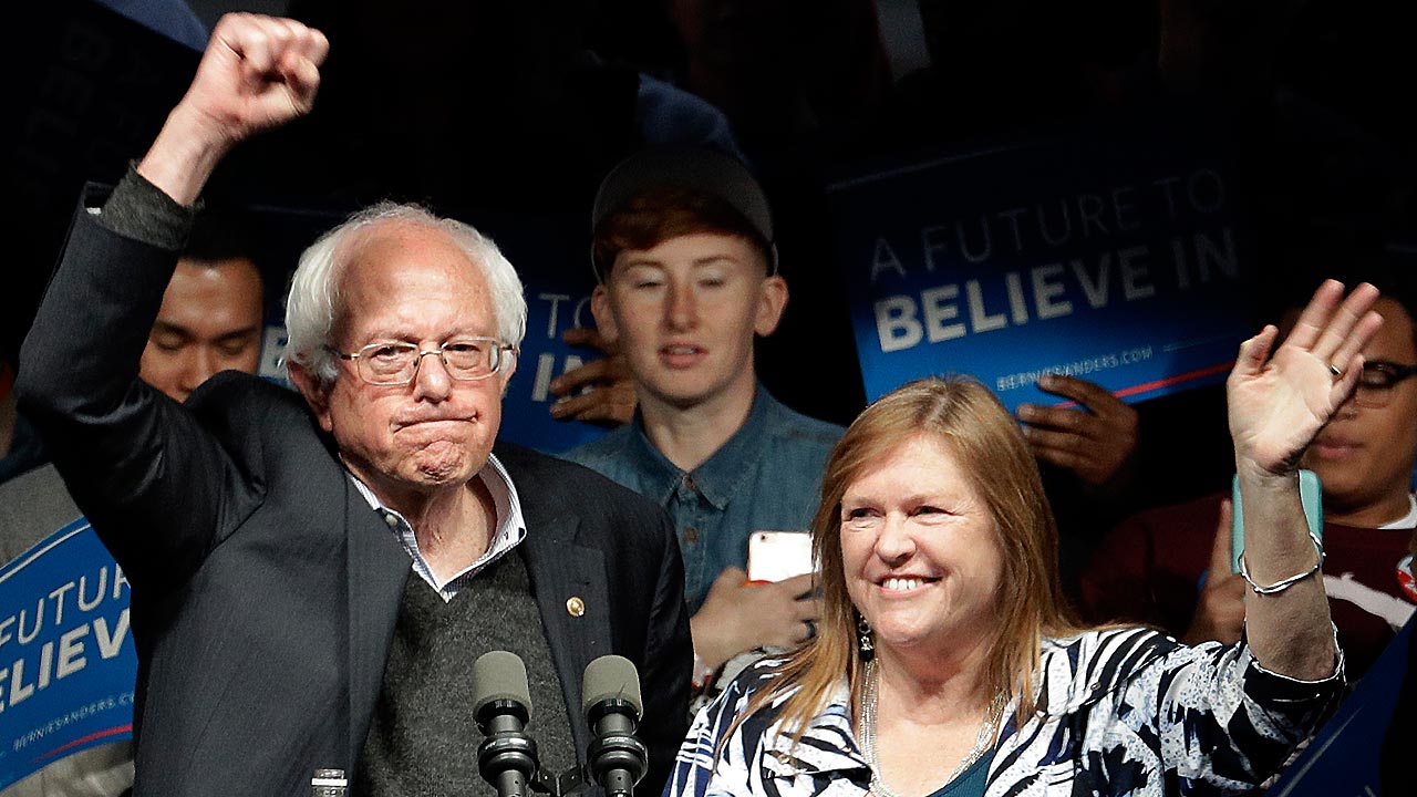 Bernie Sanders defeats Hillary Clinton in Indiana primary