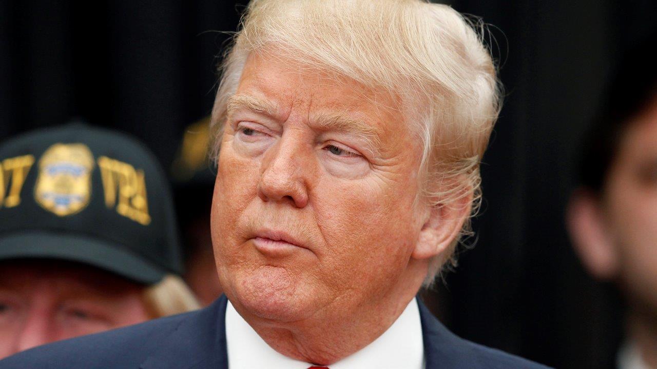 Bagaimana Trump dapat membujuk Paul Ryan dan para pendukung Partai Republik yang skeptis?