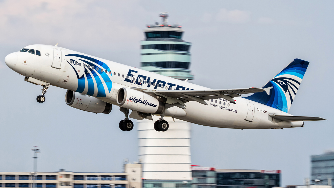 What happened in 4 minute window when EgyptAir lost contact?