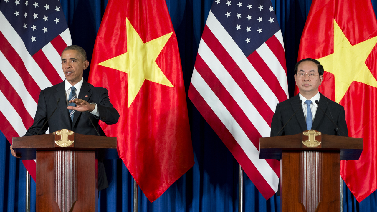 Obama: Lifting ban helps Vietnam defend itself