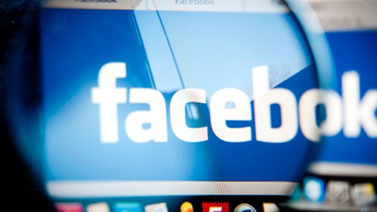 Facebook shifts trending topics amid claims of bias