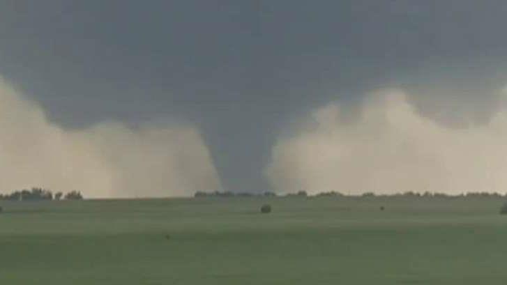 Powerful tornado rips through Kansas