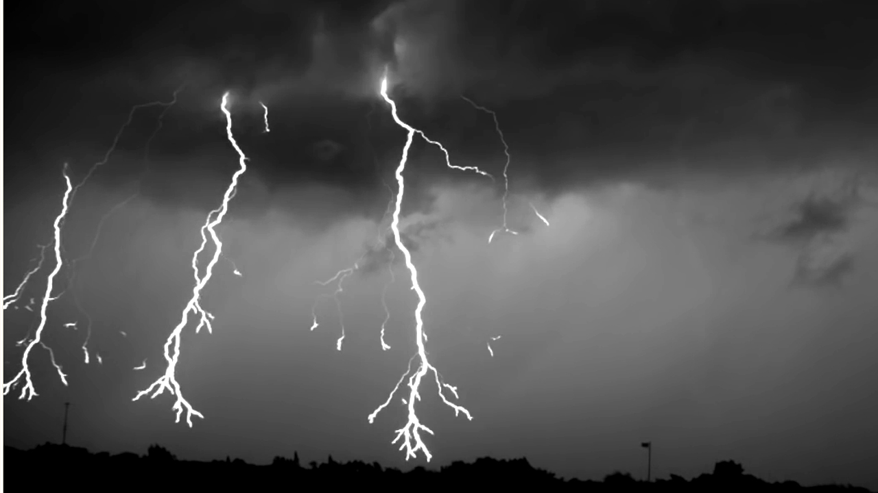 Mesmerizing video captures lightning storm in super slo-mo