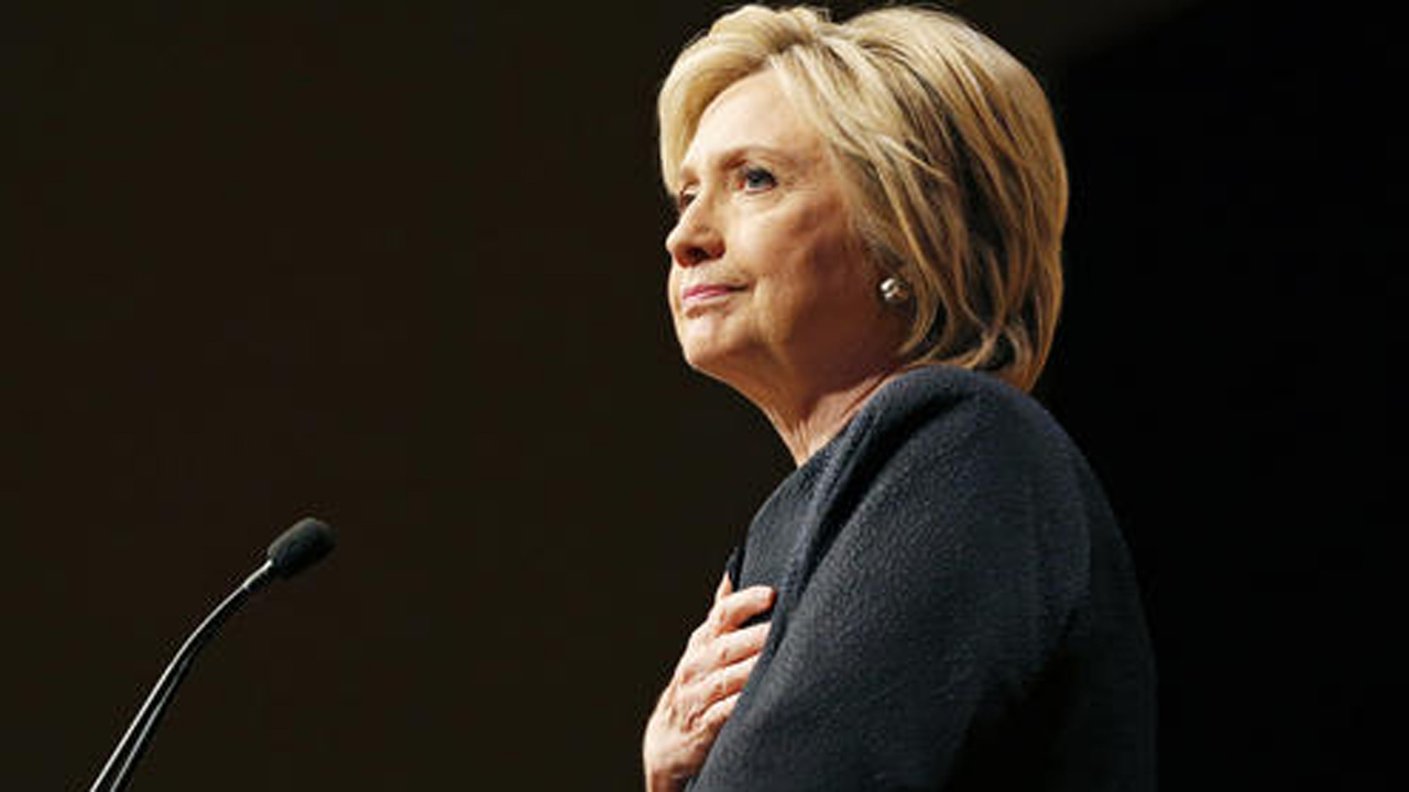 Scandal puts Clinton on defense against mainstream media