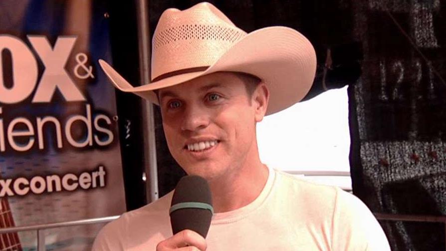 Getting to know country music star Dustin Lynch 
