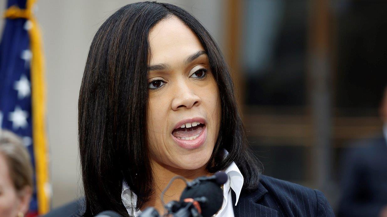 Officers charged in Freddie Gray case sue prosecutor