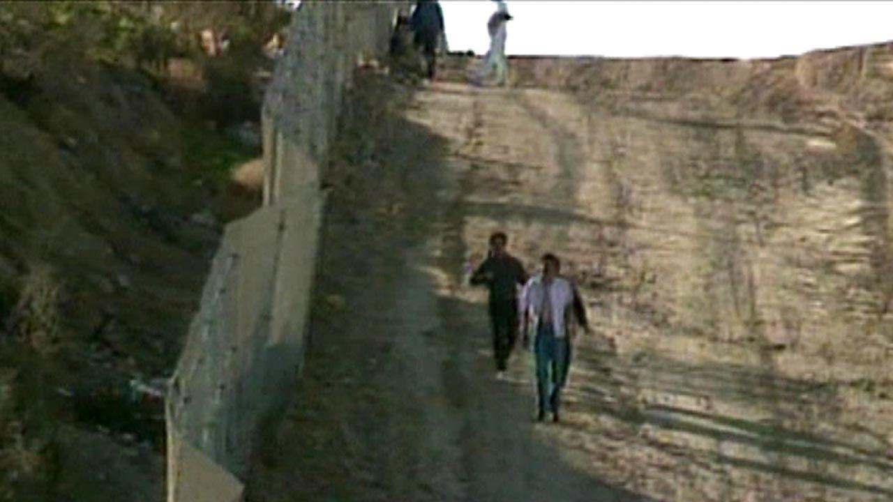 Report: Terror suspects smuggled into US at southern border