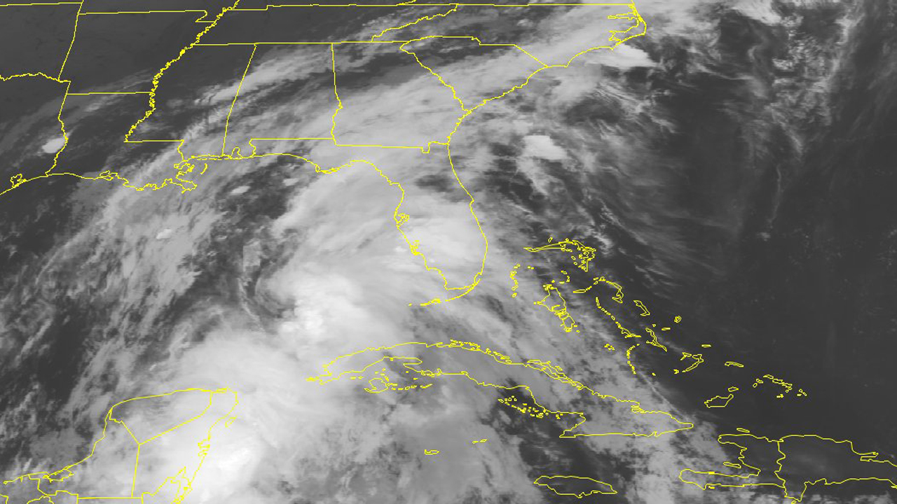 Tropical Storm Colin threatens Florida coast