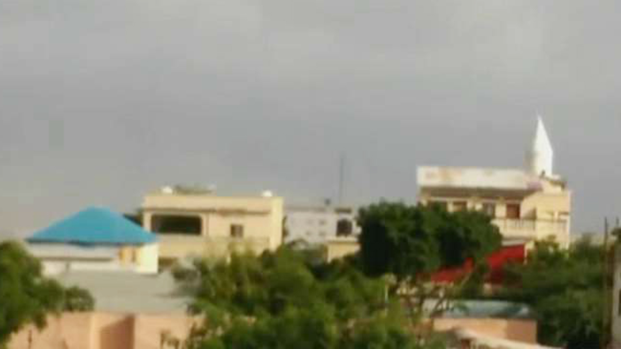 Gunmen armed with grenades storm hotel in Somalia 