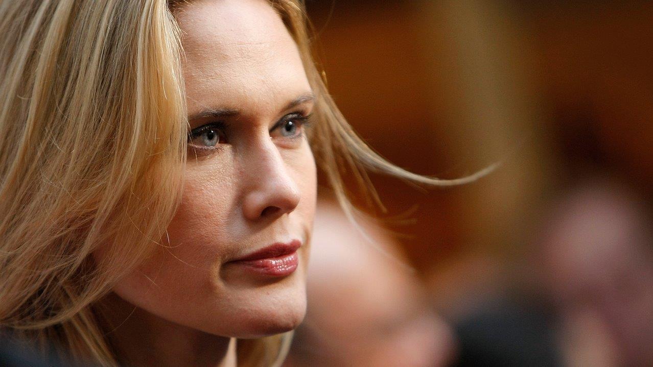 Stephanie March buka-bukaan tentang mimpi buruk operasi plastik, pacar baru