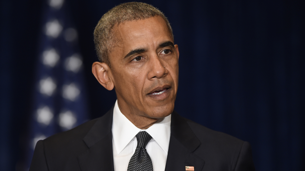 Obama pushes gun control in response to Dallas shooting