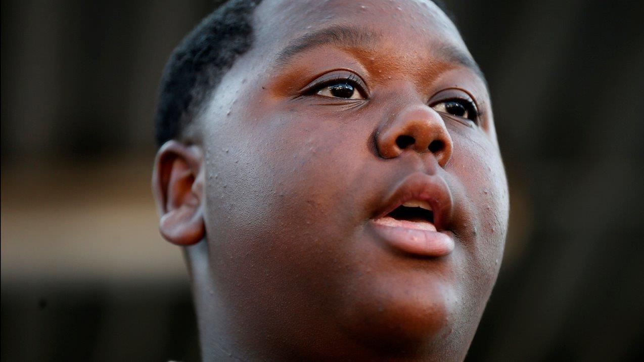 Alton Sterling's son calls for peaceful protests 