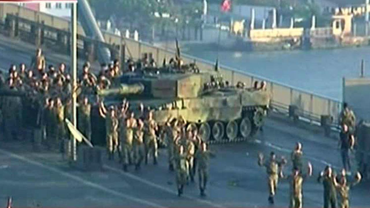 Soldiers involved in coup attempt surrender in Turkey